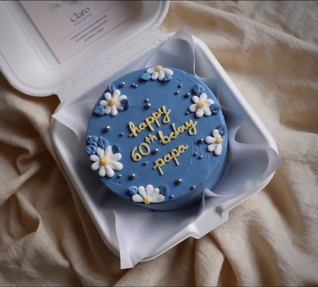 Blue daisy-themed bento cake for a 60th birthday